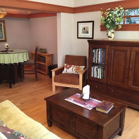 The Guest House Bellingham Bagian luar foto