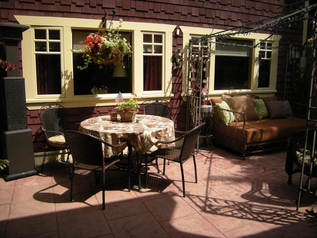 The Guest House Bellingham Bagian luar foto