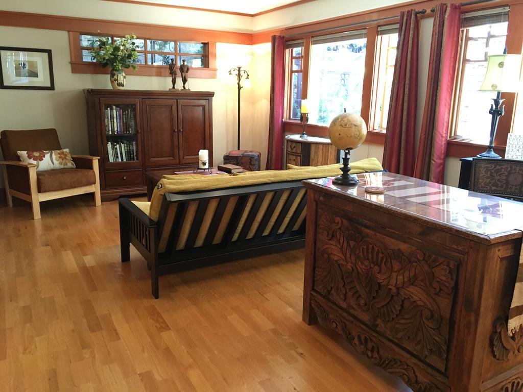 The Guest House Bellingham Bagian luar foto